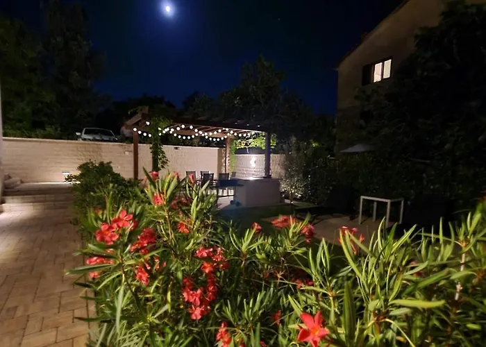 Primorka Oleander 公寓 Šilo