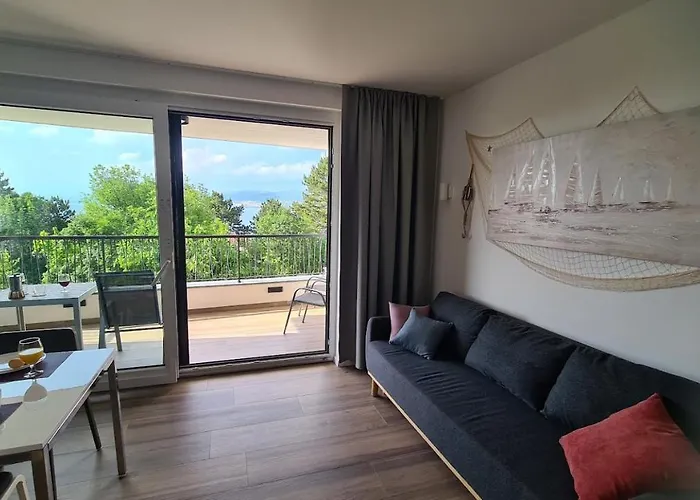 Primorka Oleander 公寓 *