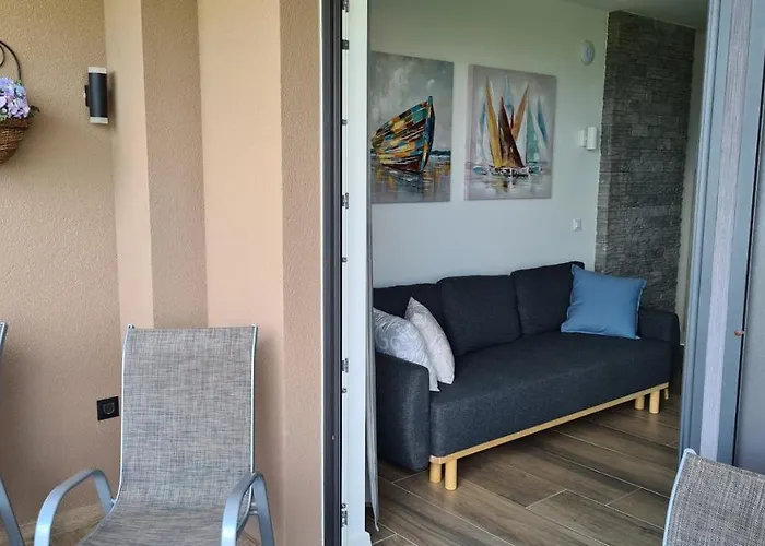 Primorka Oleander 公寓 *