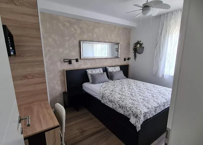 Primorka Oleander 公寓 *