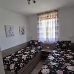 Primorka Oleander Апартаменты Сило